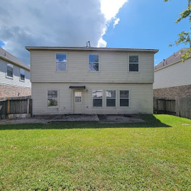 Building Photo - Well-Maintained Home with Spacious Layout ...