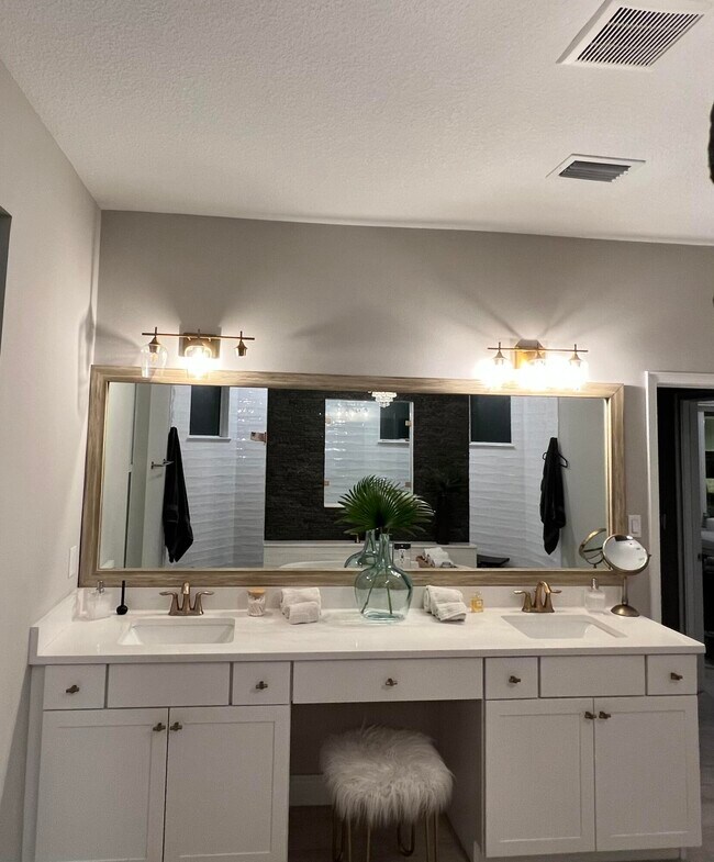 Building Photo - 3155 SW 78th Ave