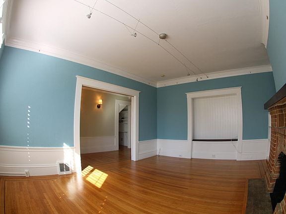 Building Photo - 22 Cotter St