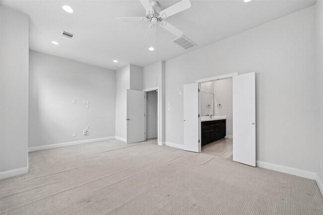 Building Photo - 3127 Leeland St