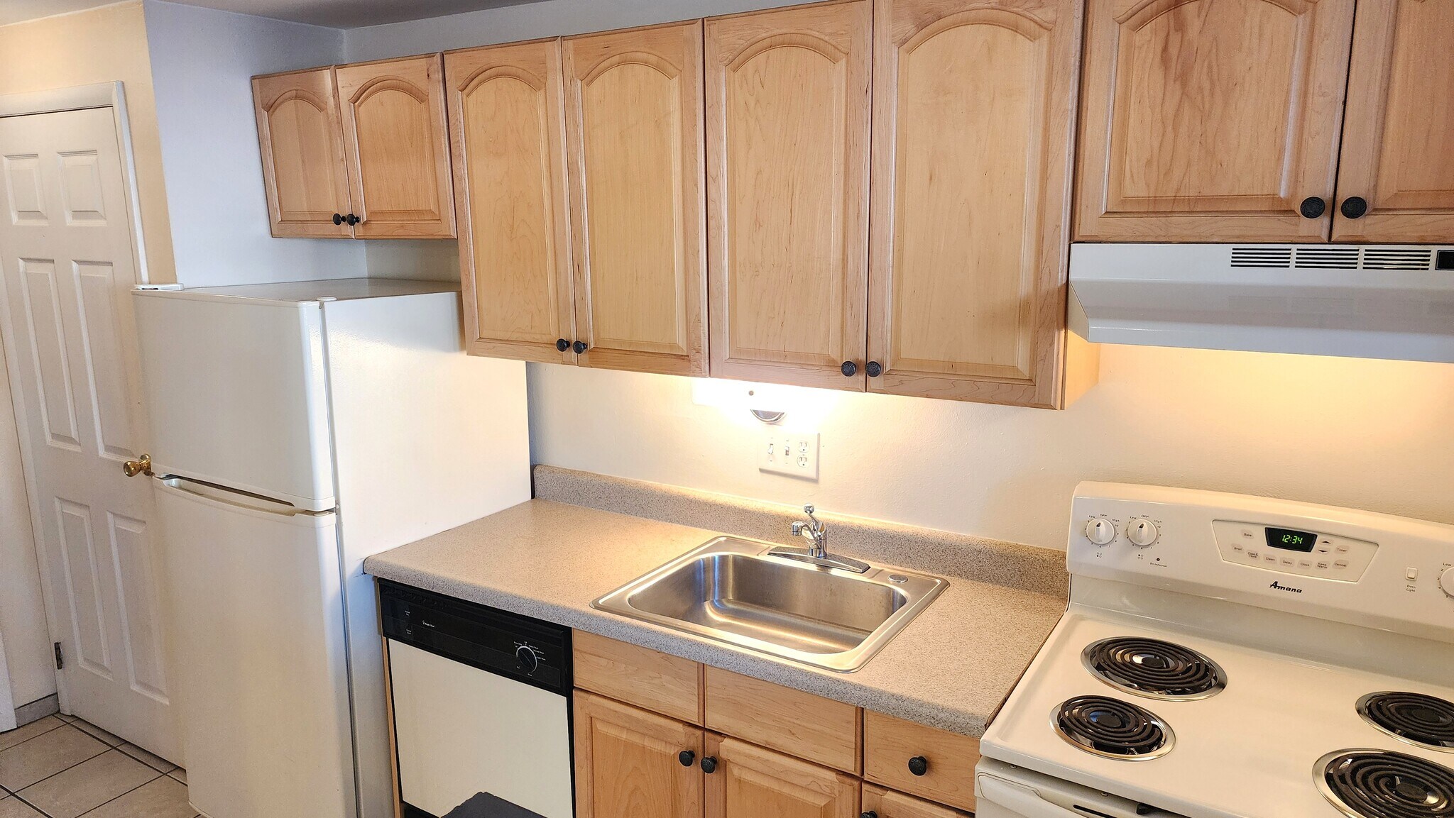 Building Photo - 918 S Logan St