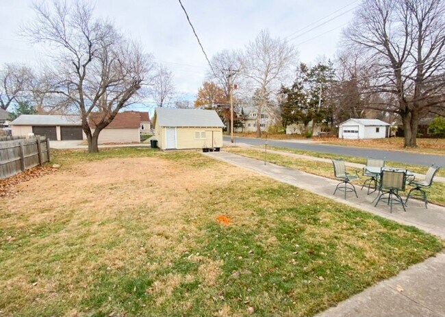 Building Photo - Italian Estates Property Management