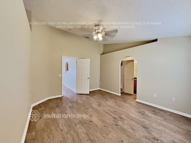 Building Photo - 30618 Double Dr