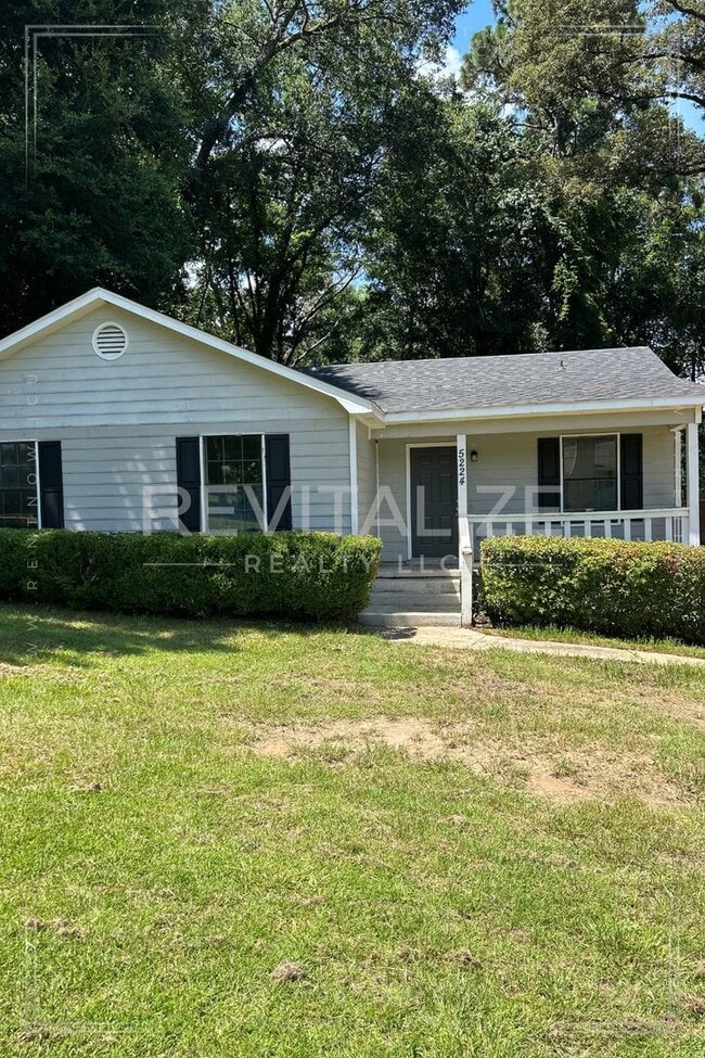 Building Photo - 3 Bed 2 Bath with Large Yard