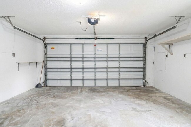 Building Photo - 2 Bedroom, 2 Bathroom Home for Rent in Dade City!