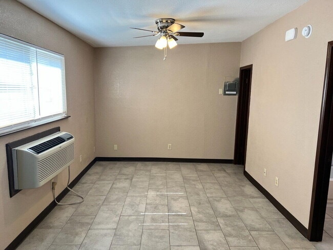 Building Photo - 226 Cherry St