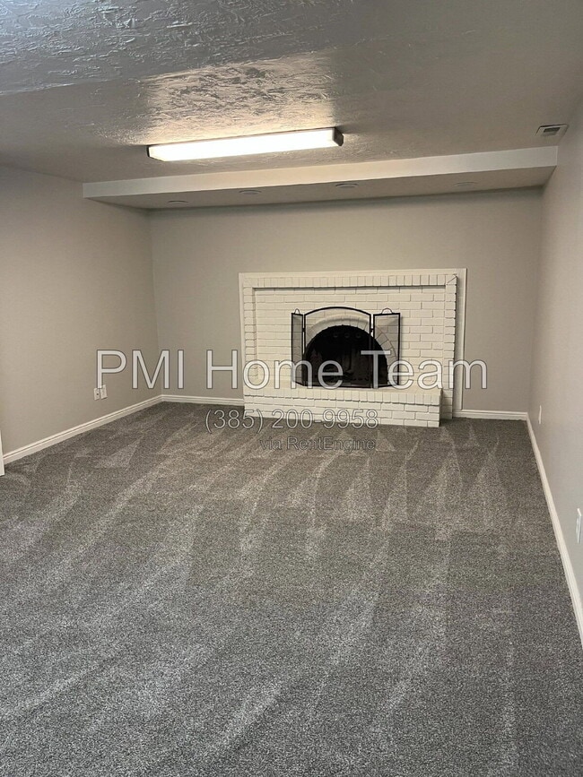 Building Photo - 215 Cobblecreek Rd