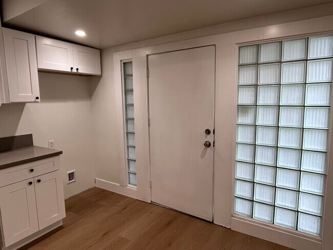 Building Photo - 2709 N Arrowhead Ave