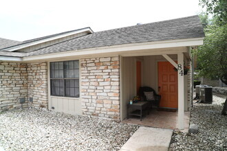 Building Photo - 21013 Highland Lake Dr
