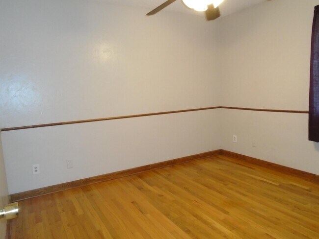 Building Photo - 912 Foothills Ct
