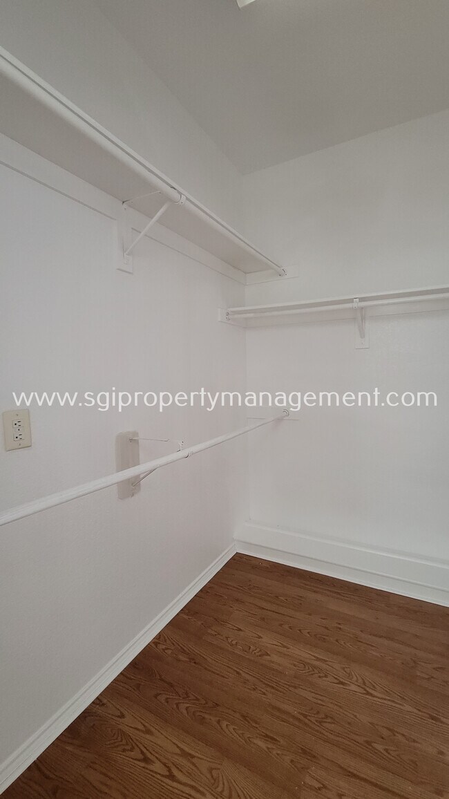 Building Photo - 1403 Lighthouse Ln