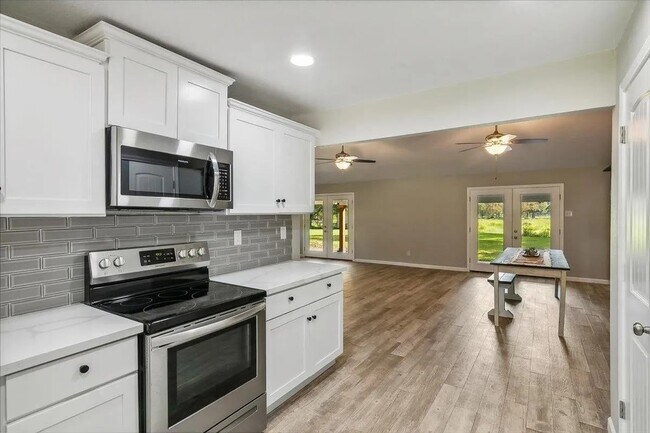 Building Photo - 215 Cypress Bend Dr