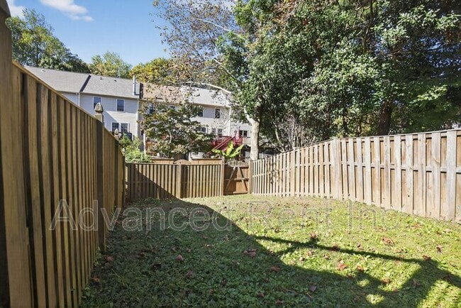 Building Photo - 339 Overlea Pl