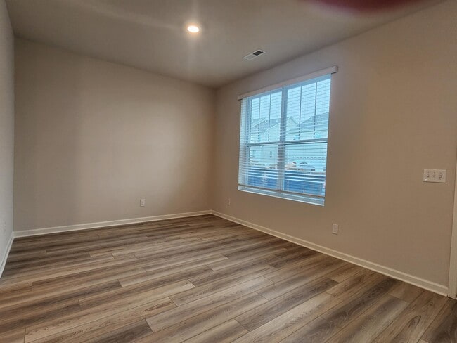 Building Photo - 2603 Comanche Ct