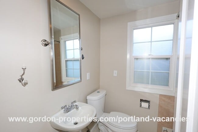 Building Photo - MOVE IN SPECIAL: SE Cesar E Chavez Blvd - ...