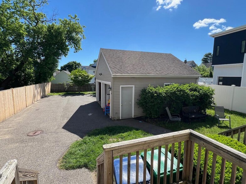 Building Photo - 86 Chapel St