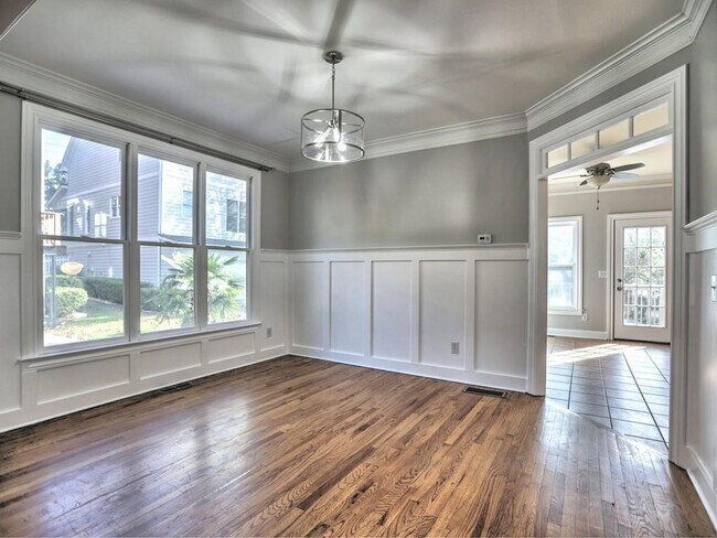 Building Photo - 975 Odessa Dr