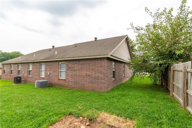 Building Photo - 905 Meghan Ct