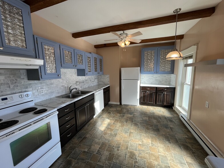 Building Photo - 110 W 13th St