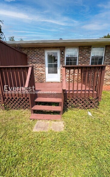 Building Photo - 1114 N Graycroft Ave