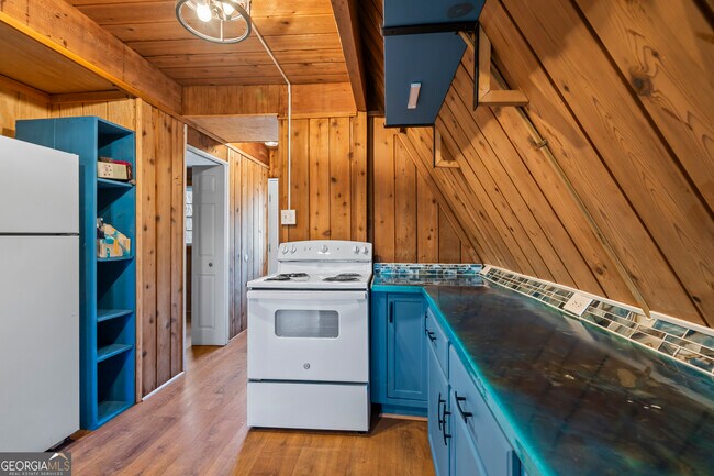 Building Photo - 290 Beaver Lodge Rd