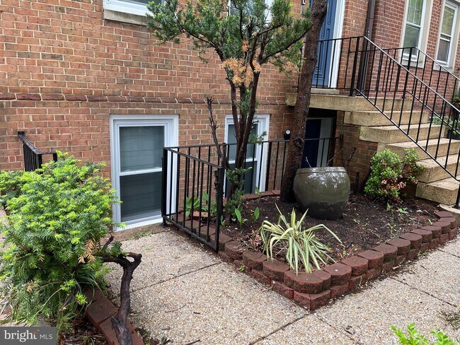 Building Photo - 519 G St SW