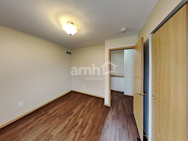 Building Photo - 1501 Scenic Valley Pl