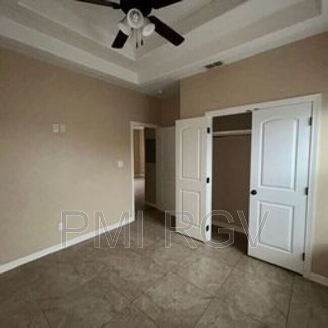 Building Photo - 2601 E Garfield Ave