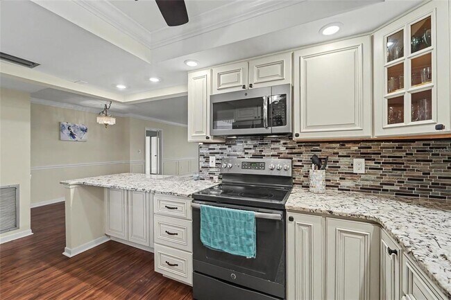 Building Photo - 5108 Brittany Dr S