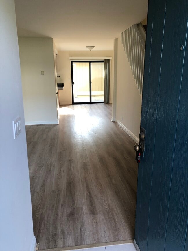 Building Photo - 818 Juno Ln