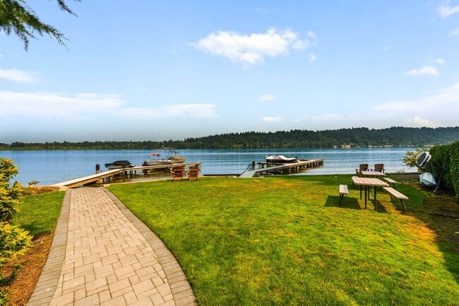 Building Photo - Beautiful and Remodeled Fairweather Town H...