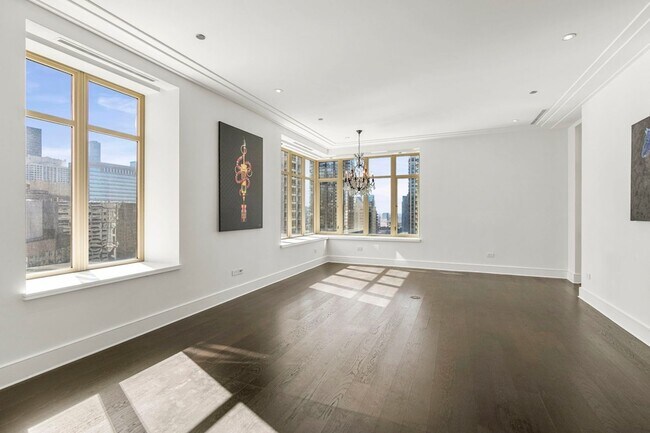 Building Photo - 118 E Erie St