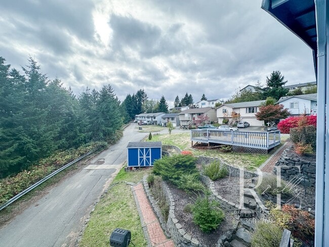 Building Photo - Rambler with 2-Car Garage, RV/Boat Parking...
