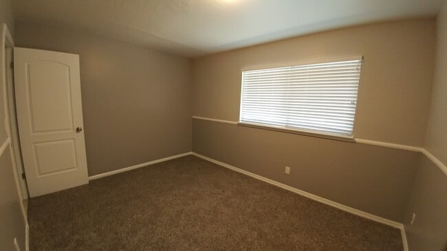 Building Photo - 552 Cimarron Dr