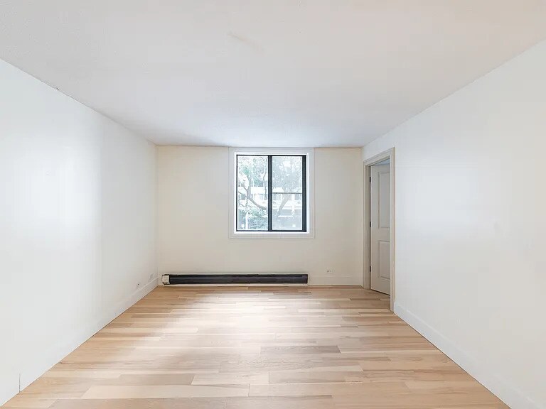 Building Photo - 1339 N Dearborn St