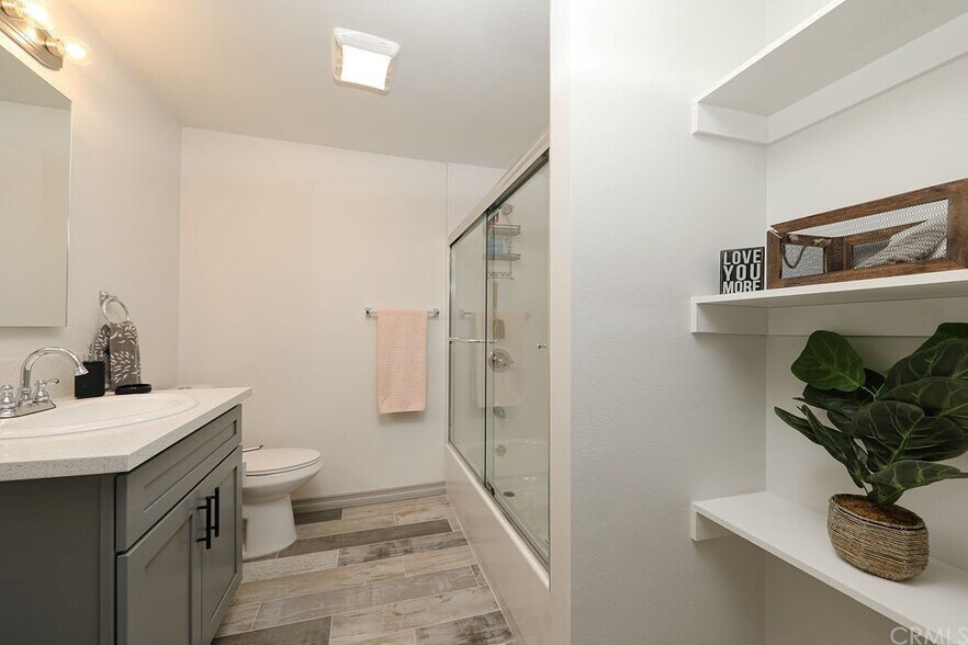 Building Photo - 3310 W 108th St