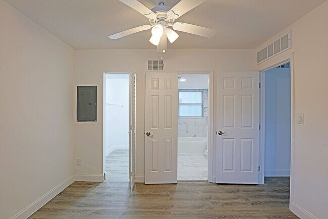 Building Photo - Ben Mar 2590-105