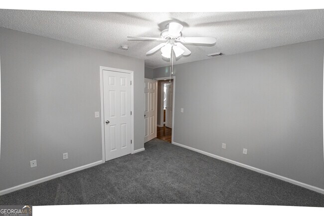 Building Photo - 104 Green Tree Ct