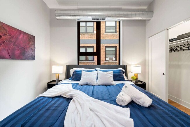 Building Photo - 6044 N Winthrop Ave