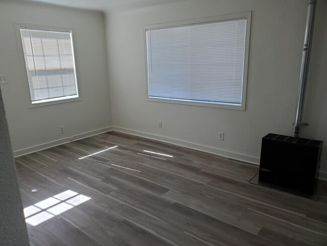 Building Photo - 2139 Orchard Ave
