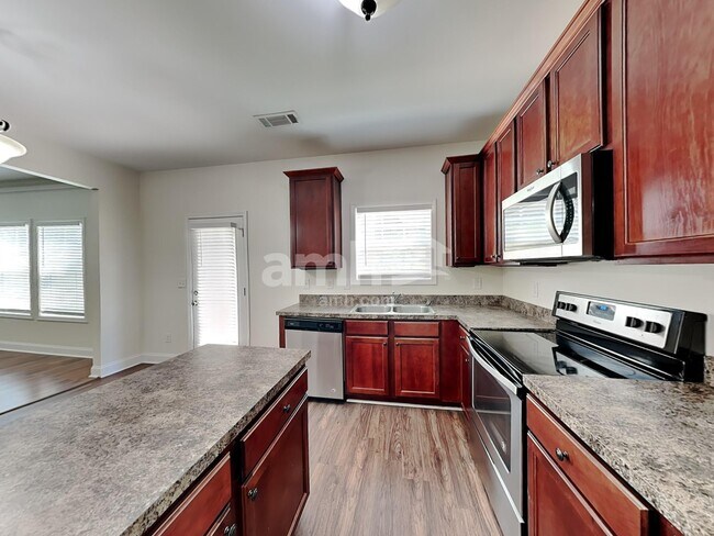 Building Photo - 6260 Cove Creek Dr