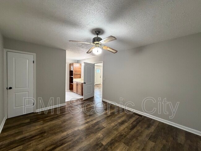 Building Photo - 8810 Great Family Trl