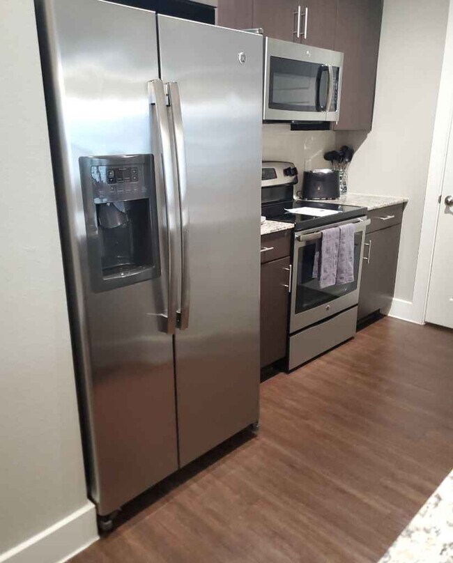 Building Photo - 2017 Al Lipscomb Way