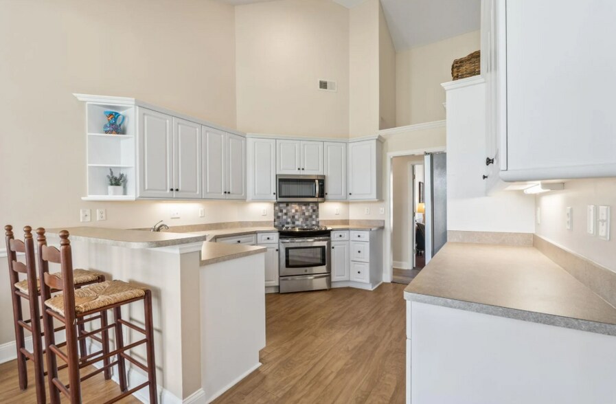 Building Photo - 136 Regency Dr