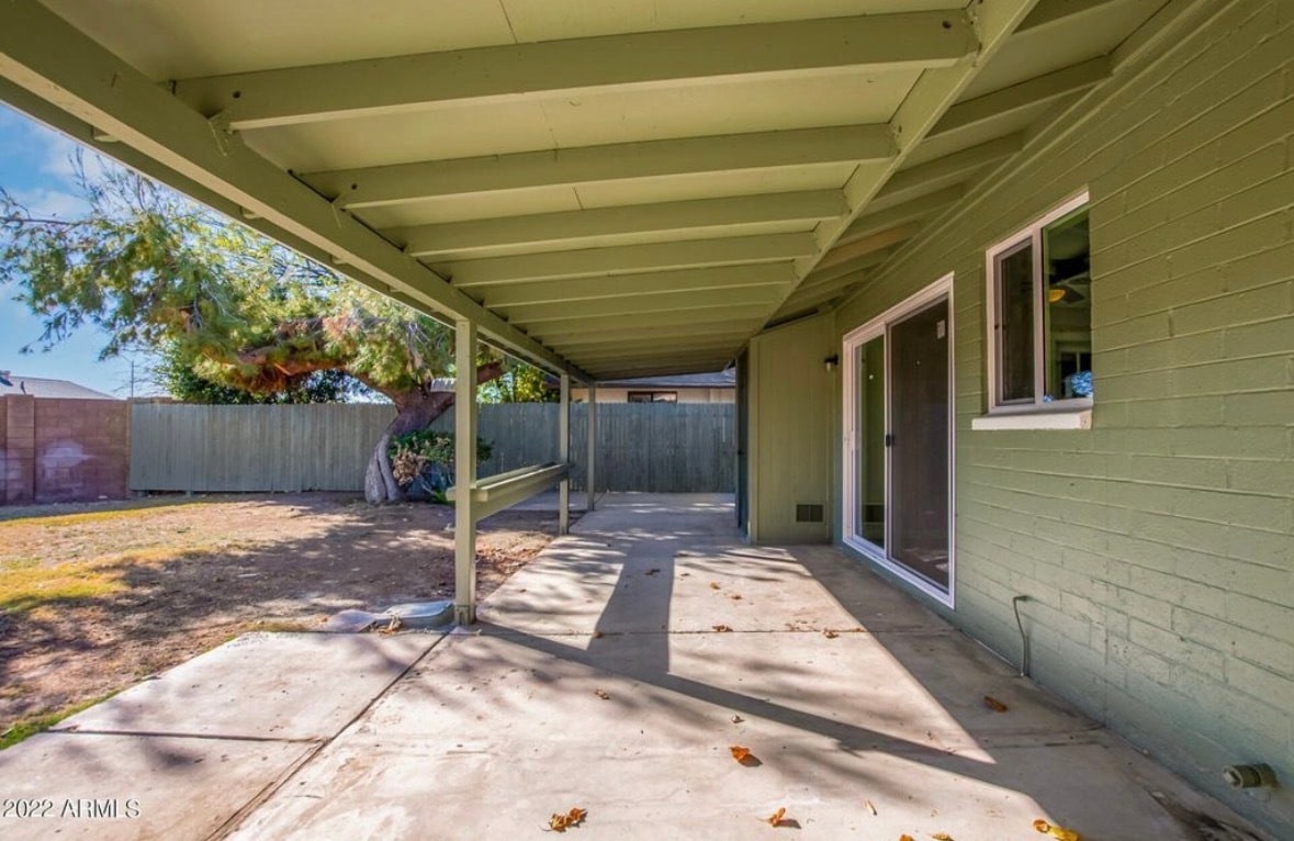 Building Photo - 2429 W Sunnyside Ave