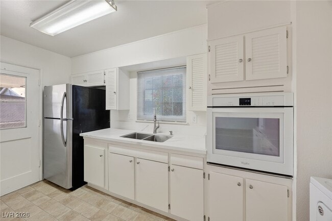 Building Photo - 4305 Via Olivero Ave