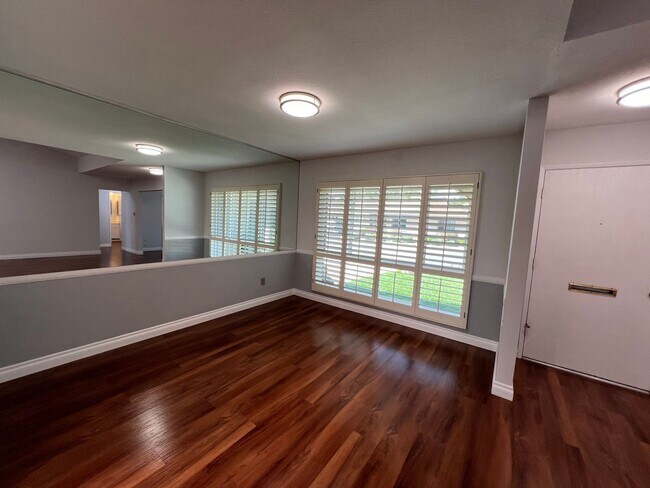 Building Photo - The Popular layout of the El Dorado in Lei...