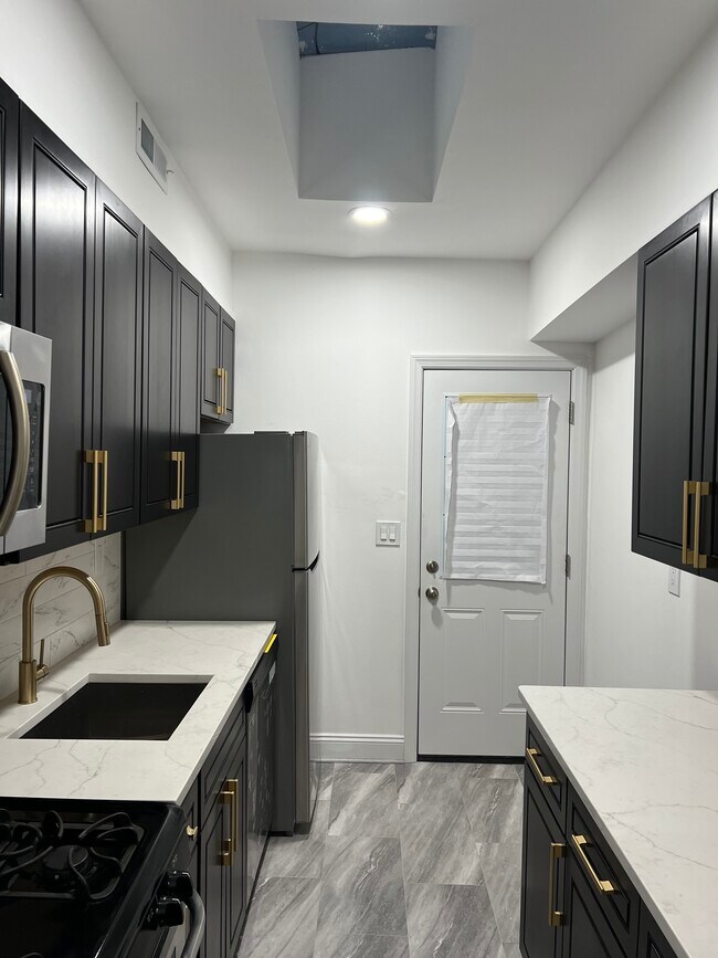 Building Photo - 1423 K St SE