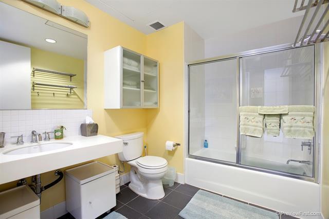 Building Photo - Luxe Loft Living in the Heart of Little Italy