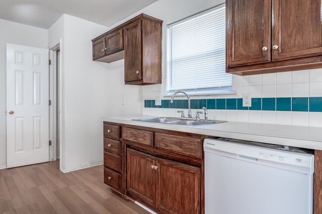 Building Photo - 5700 SE 87th St